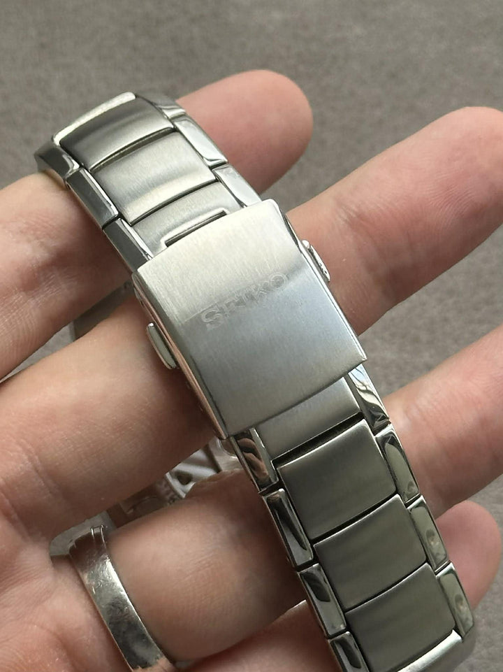 Seiko Sportura SBCG001 Kinetic Chronograph