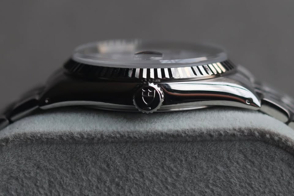 Tudor 76214 Enamel Dial - Arabic Numeral - 18k Fluted Bezel