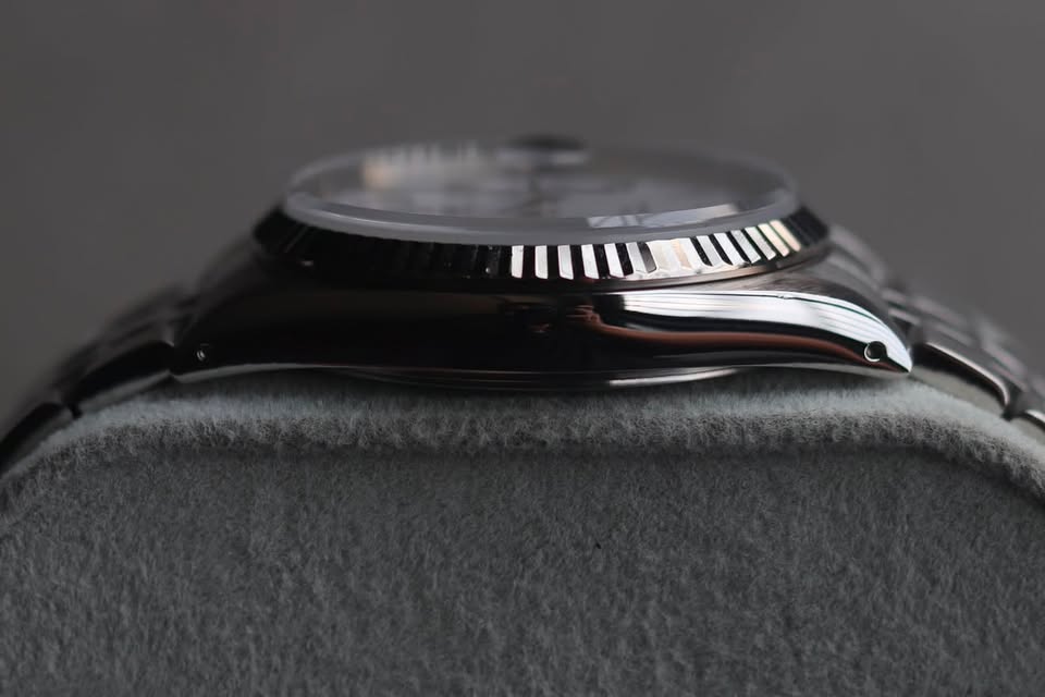 Tudor 76214 Enamel Dial - Arabic Numeral - 18k Fluted Bezel