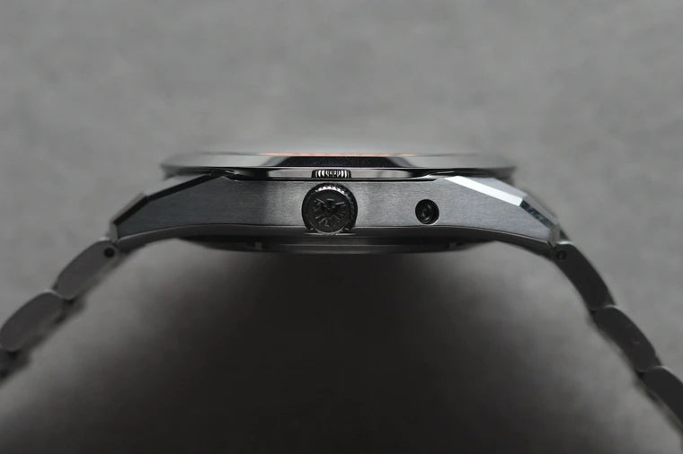“The Citizen” AQ4100-57B LE