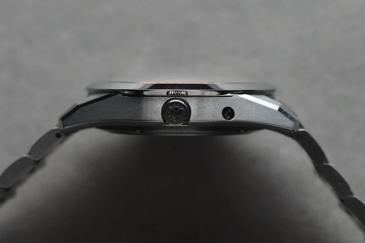 “The Citizen” AQ4100-57B LE