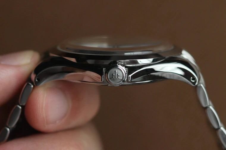 Credor Kuon GCLX999 Hand-Wound Spring Drive - Porcelain Dial “Eichi Lite”